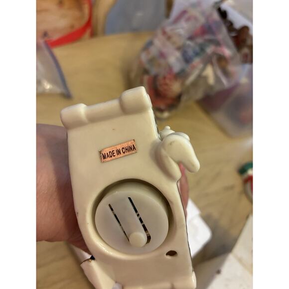 Vtg 2002 Rocking Horse Holiday Treasures Avon porcelain musical ornament - Picture 7 of 12